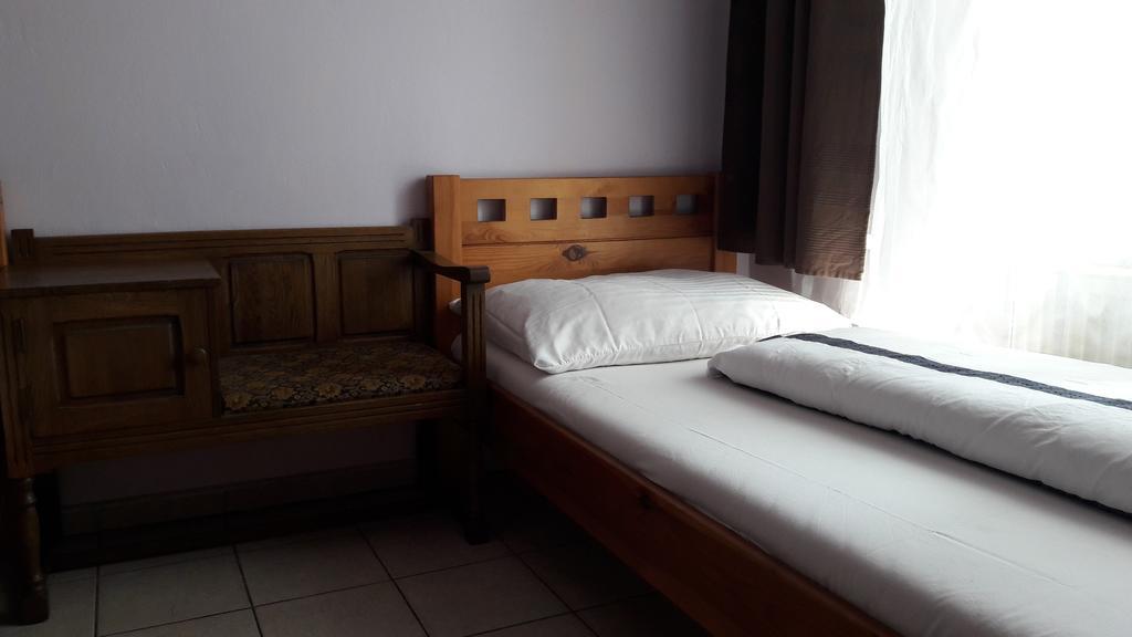 Ubytovani-Plzen-Can Hotel Екстериор снимка