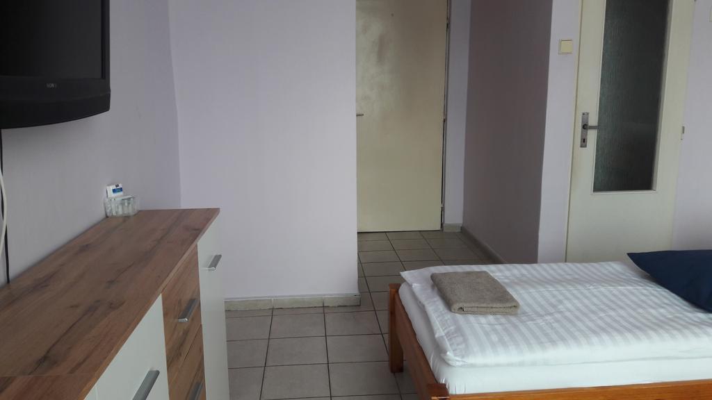 Ubytovani-Plzen-Can Hotel Екстериор снимка