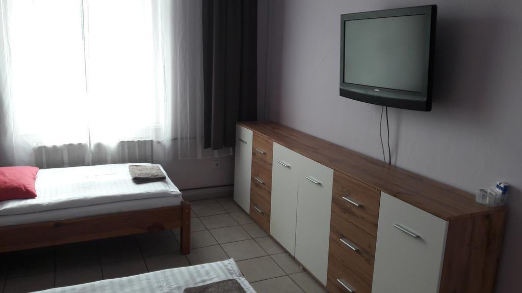 Ubytovani-Plzen-Can Hotel Екстериор снимка